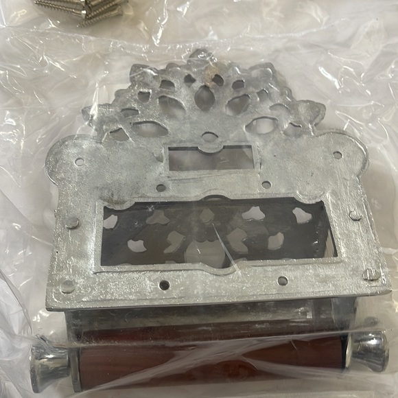 Amazing Hardware Victorian SOLID BRASS TOILET PAPER HOLDER. - Picture 4 of 5